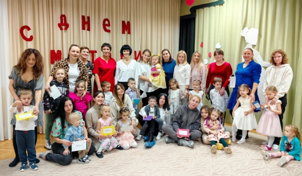 26  ноября – День матери в России.